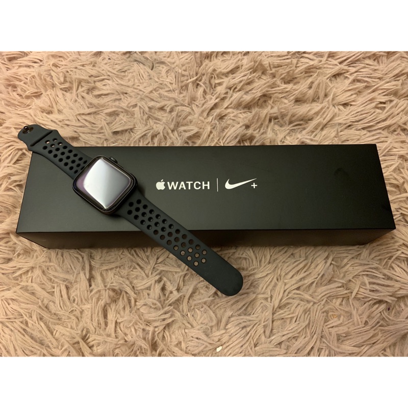 Apple Watch 4 Nike+ GPS版 44mm太空灰錶殼配Nike黑色運動型錶帶
