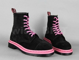 【WISH BRIT】全新正品 Dr. Martens 1460 八孔 麂皮 黑 粉紅色 馬汀靴 女鞋 真假分辨!!