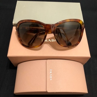 PRADA ►( 琥珀色框)太陽眼鏡 墨鏡