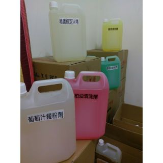 純中性超濃縮洗車精 1加侖 泡沫精 中性 不咬蠟 潤滑度優 溫和清潔 洗車精