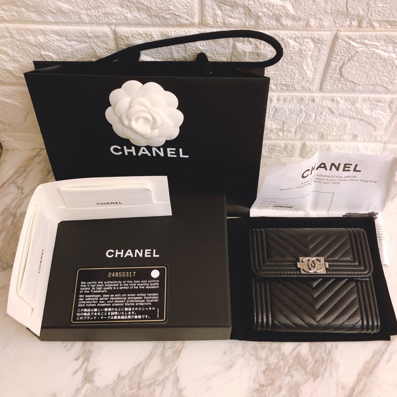 Xing限定賣場Chanel boy香奈兒銀釦山形紋羊皮短夾+耳環