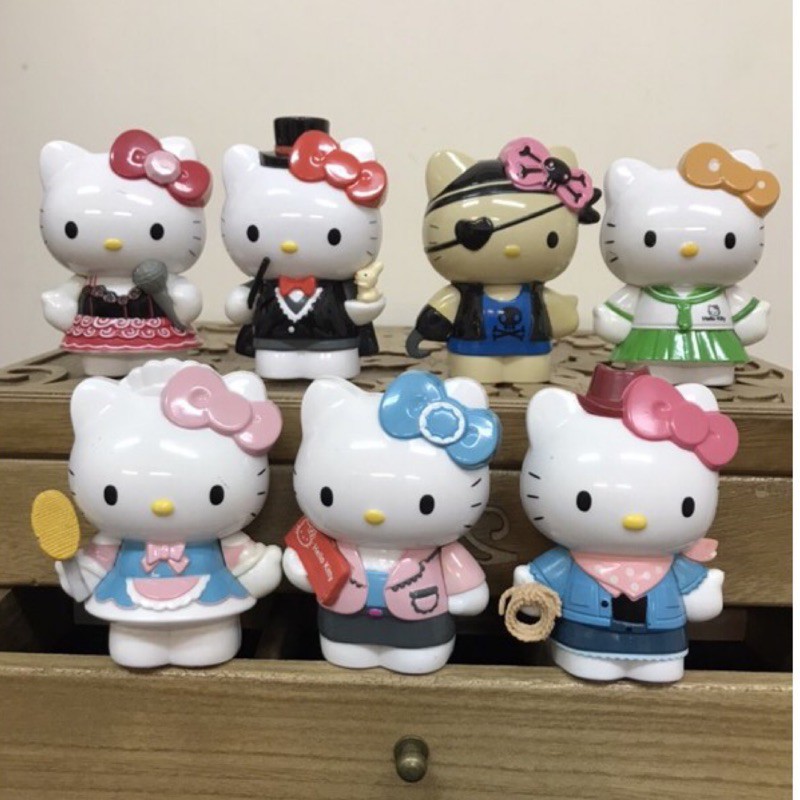 7-11 Hello Kitty 角色扮演派對公仔組