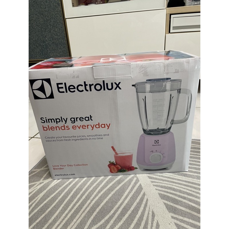 Electrolux 伊萊克斯 EBR3546 Cruzo 冰沙 粉紫色 玻璃壺身 冰沙果汁機 全新 現貨 防疫 特價
