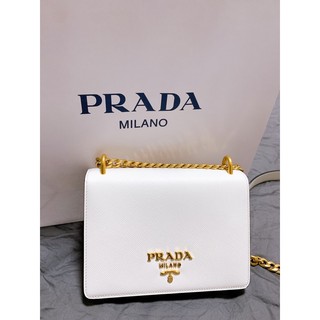 ［售完為止］PRADA Saffiano 金字LOGO 防刮牛皮 鏈帶扣式 白色 斜背包 肩背 新品 現貨 日本專櫃購入