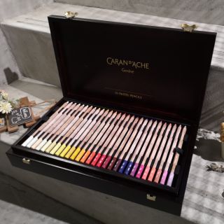 瑞士 CARAN D'ACHE 卡達 788 粉彩 色鉛筆 筆型粉彩 84色 胖媽媽 美術 文具 （木盒）