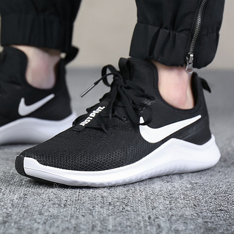 賓工廠】NIKE W FREE TR 8 黑白訓練襪套切 