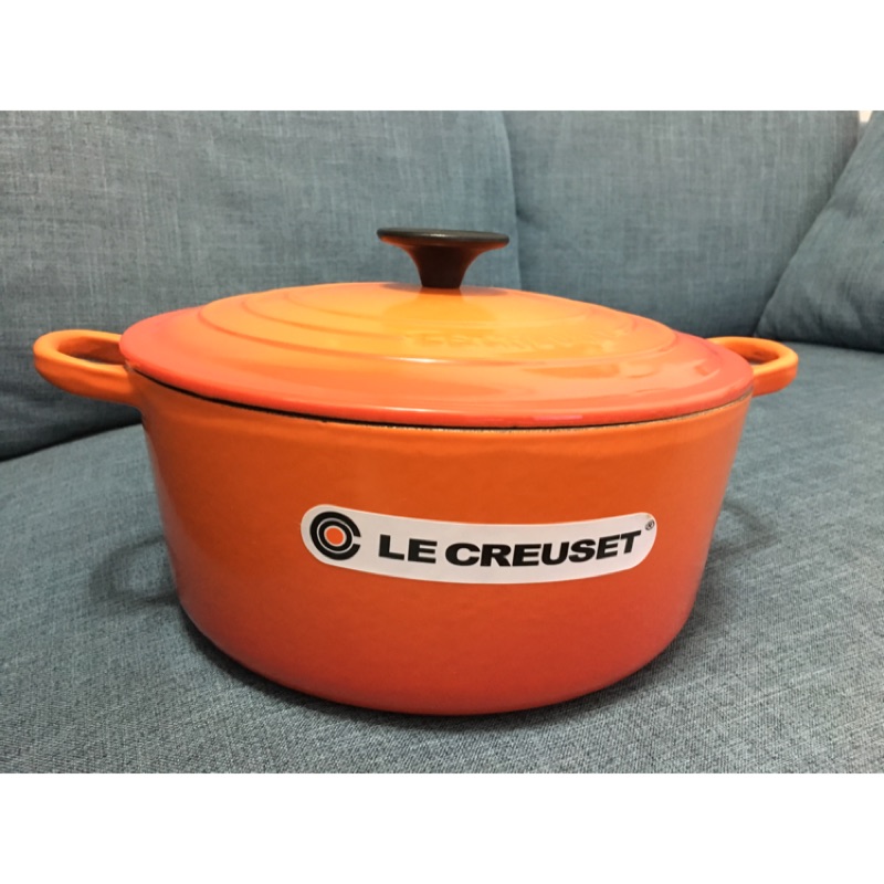 Le Creuset 24火焰橘圓鐵鍋
