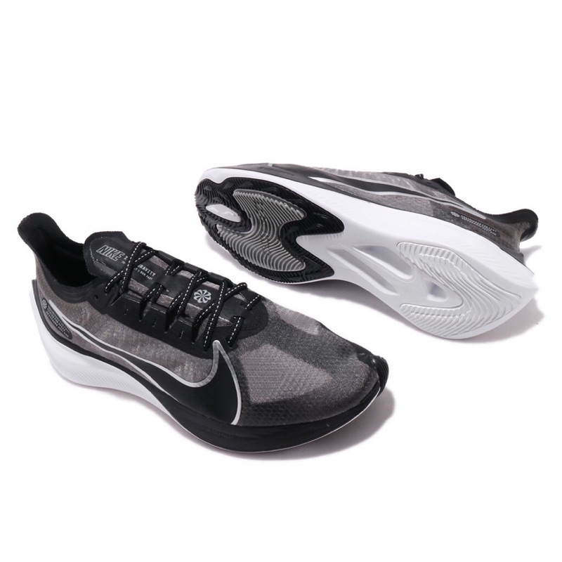 Nike zoom gravity 跑步鞋