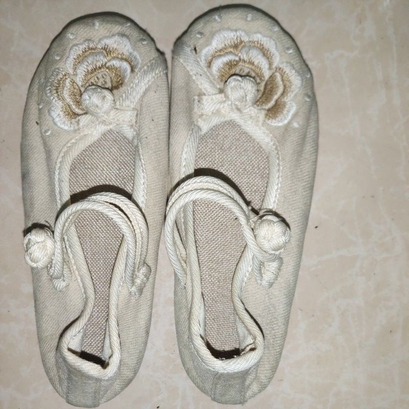 二手女童中國風平底休閒鞋，洗淨保存
