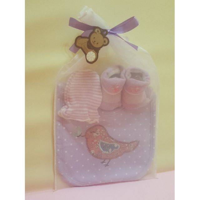 全新 Mom's Care新生兒彌月組 嬰兒 彌月禮 吸水口水巾 手套、襪子、圍兜 手作兜