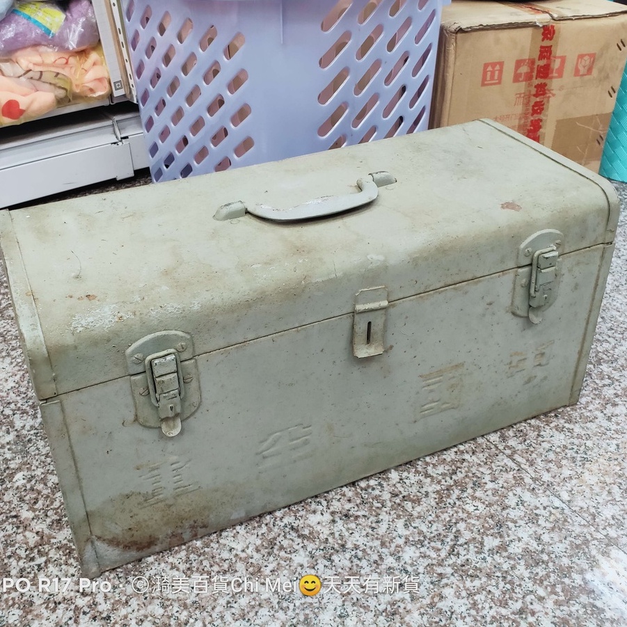 再降價....204*早期老件 中國空軍 軍用鐵質大工具箱+二手工具51*25*25CM