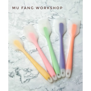 § 沐芳工作室 § 一體成型矽膠刮刀 打皂的好幫手 *現貨*