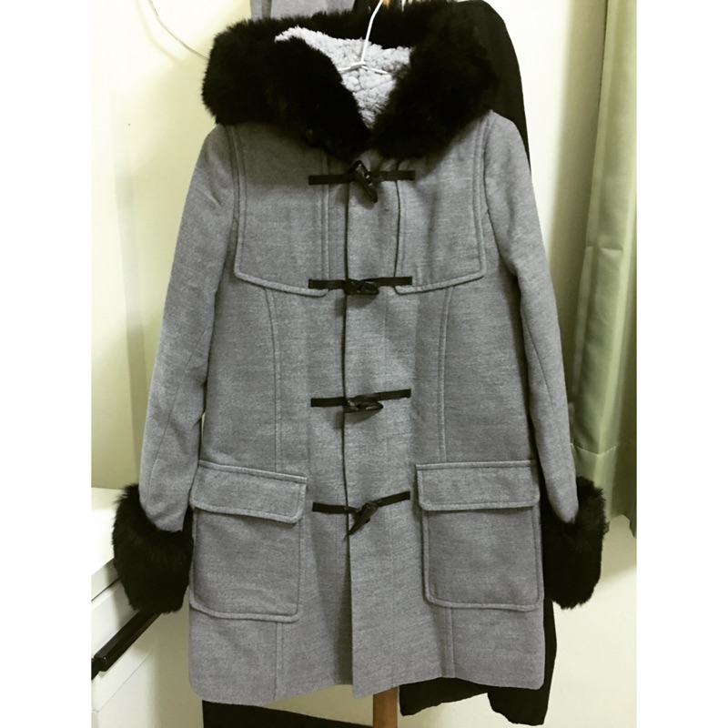 日本購買 EGOIST 灰色質感保暖羊角扣外套 毛毛袖 毛毛帽 柔軟毛質