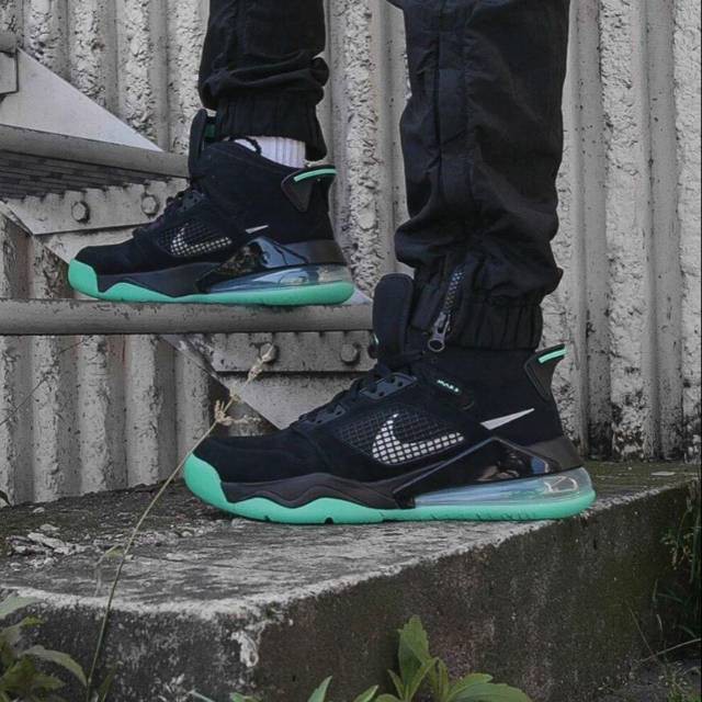 jordan mars 270 black green