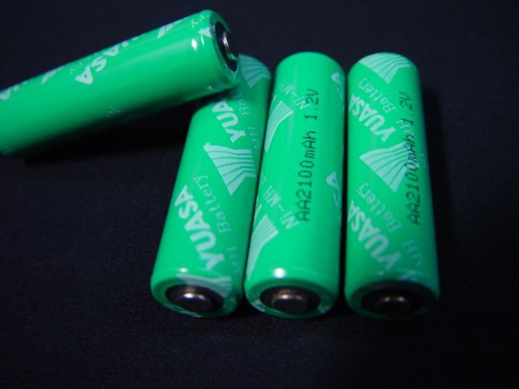 日本 YUASA湯淺 2100mAh 3號 充電電池 4顆 + 2小時急速充電器 (庫存 出清) 軌道車 四驅車