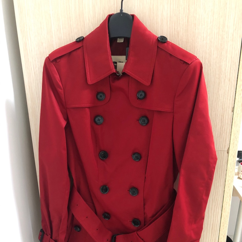 《全新正品未拆標籤》Burberry紅色經典風衣 有防塵袋與紙袋