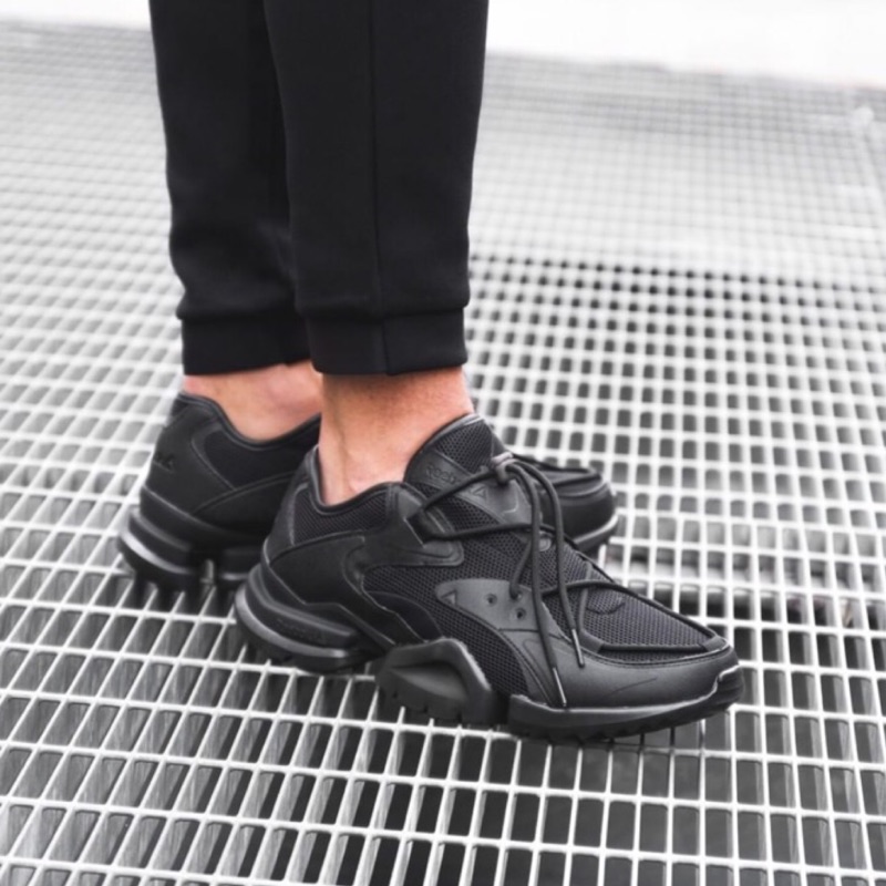 reebok run r96 black