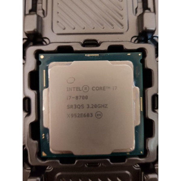 Intel CPU I7-8700 附原廠包裝盒與全新風扇