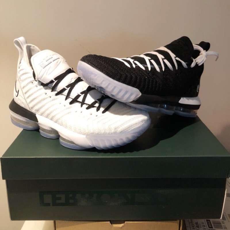 US12（全新台灣公司貨）NIKE LEBRON 16 湖人隊 James 16 左黑右白 太極 鴛鴦 陰陽 黑白