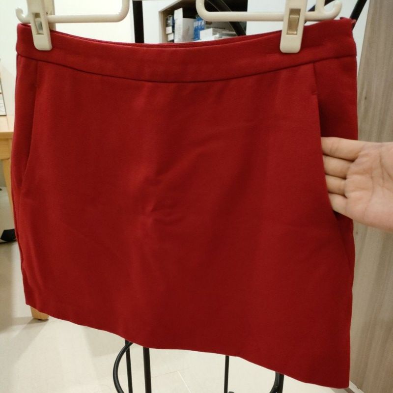 （近全新）SO NICE 正紅色勁辣短裙 聖誕應景短裙 厚磅短褲裙 （ 內為安全短褲）