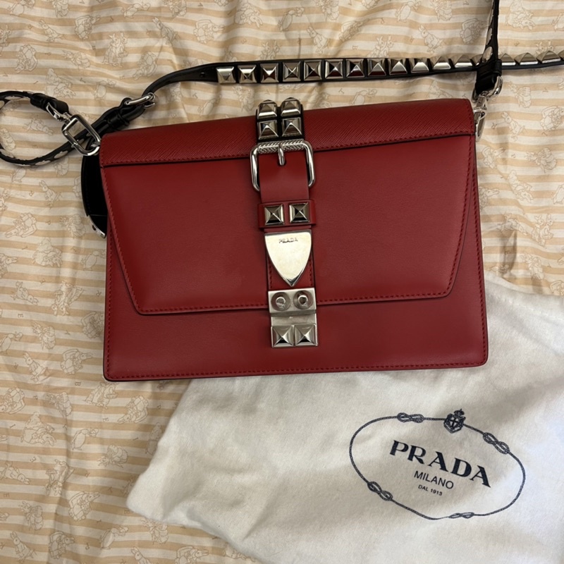 Prada 肩背包 斜背包 woc