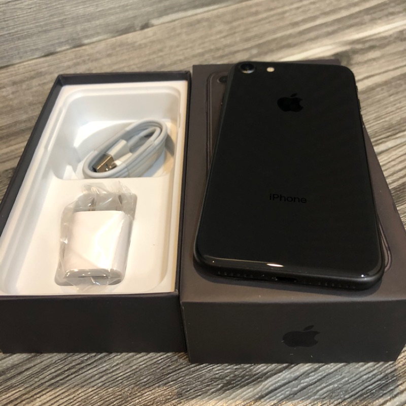 iPhone 8 64GB 黑