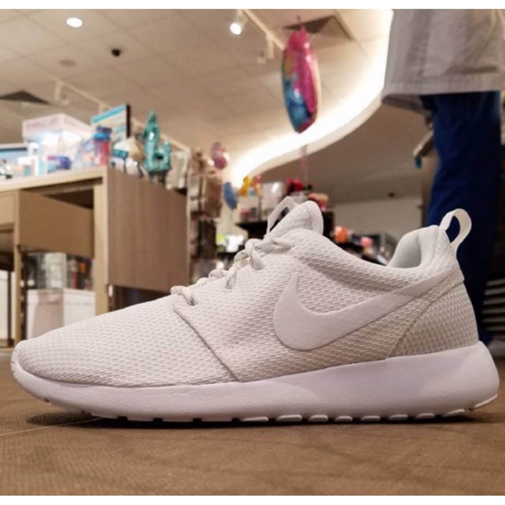 nike roshe run 全白女鞋| 蝦皮購物