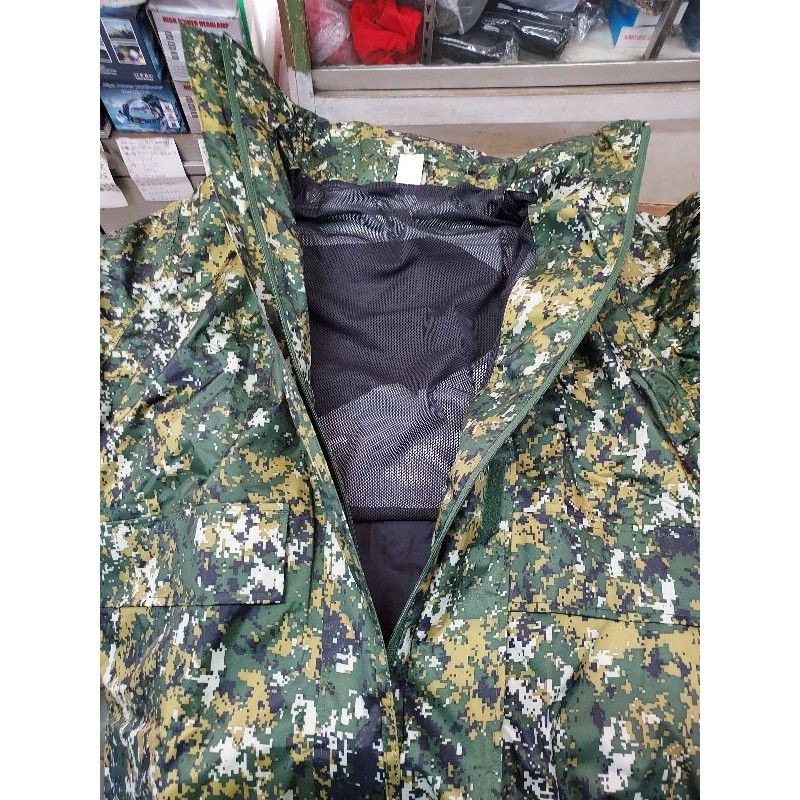 110年度新型陸軍數位迷彩兩截式雨衣，尺寸不合，轉賣，請先私訊確認，勿下單