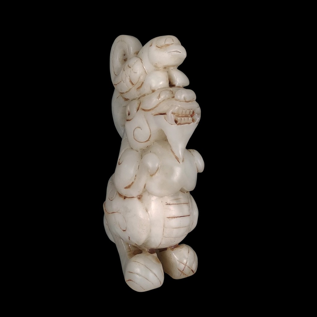 《博古珍藏》天然和闐白玉雕母子獸把玩．398公克．早期收藏．老件文物．微沁．行家勿錯過．超值回饋