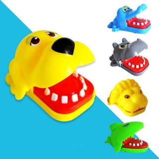 小號咬手鯊魚 咬手指玩具 兒童創意整蠱遊戲 桌面遊戲 益智玩具 鑰匙掛【IU貝嬰屋】