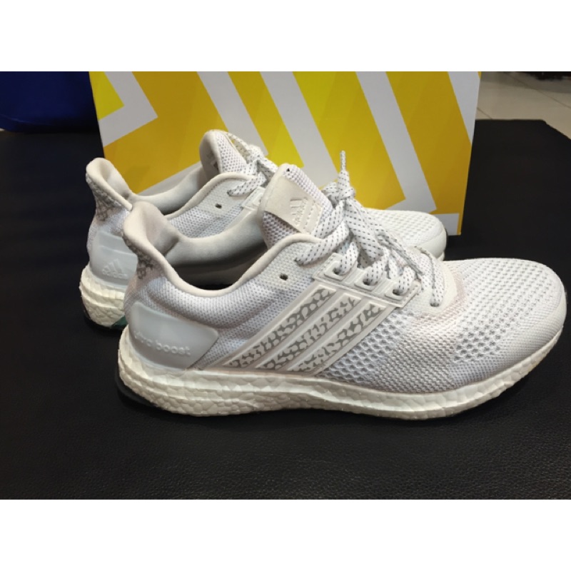 9成新 Ultra boost ST GLOW M