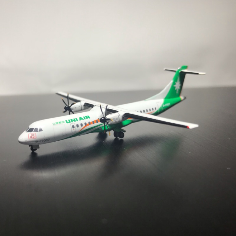 1:400 JC 立榮航空 ATR 72-600