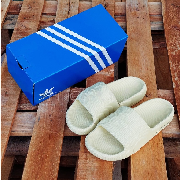 阿飛 Adidas Originals ADILETTE 22 SLIDES Desert Sand 奶油黃 拖鞋 限量