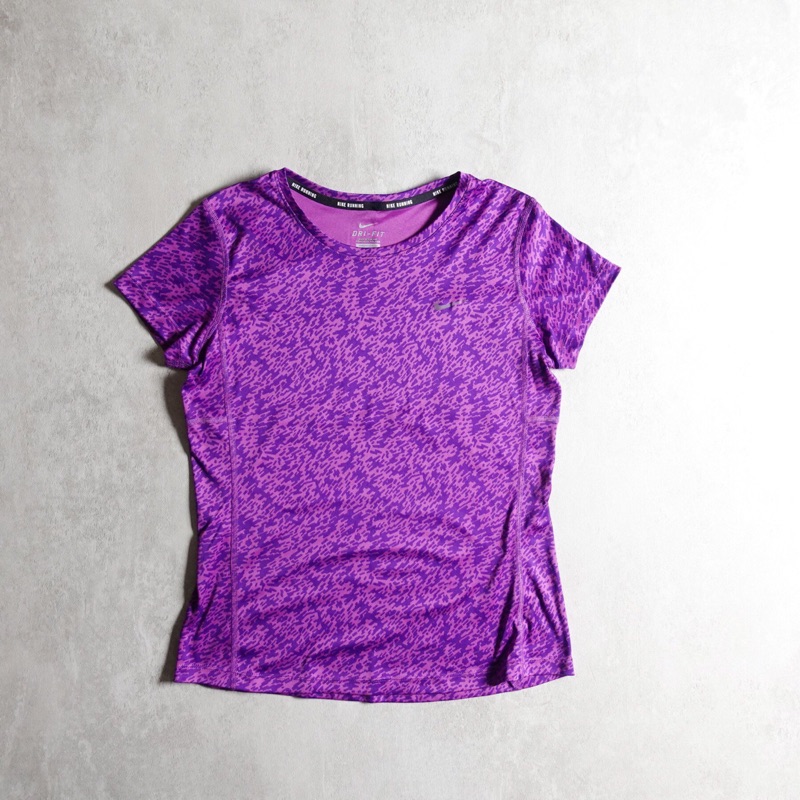 美國【NIKE】DRI-FIT 紫色迷彩彈性運動上衣M