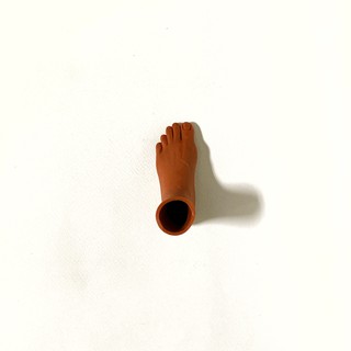 Archie McPhee ONE LEFT FINGER FOOT DARK SKIN TONE 玩具