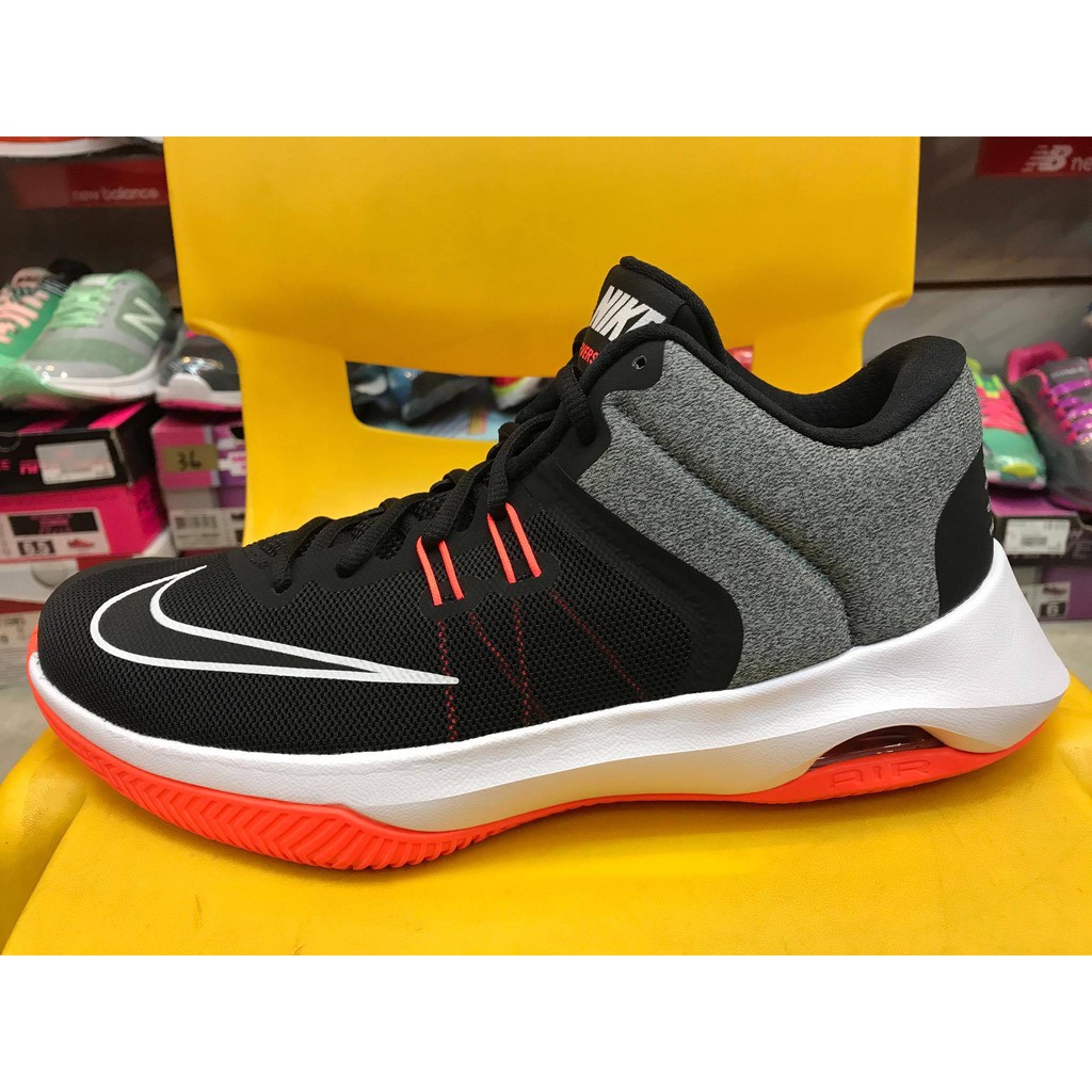 nike men's air versitile ii