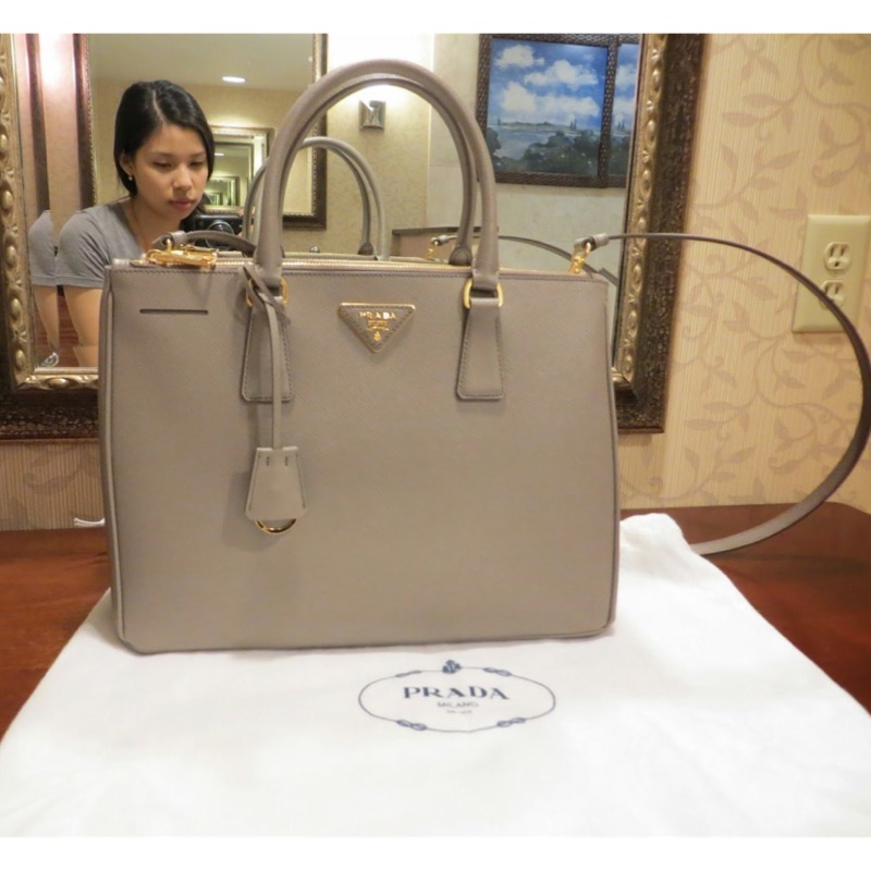 Prada saffiano lux handbag 裸灰色Argilla BN2274 殺手包| 蝦皮購物
