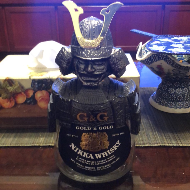 Gold Nikka Whisky 威士忌 空瓶 武士 盔甲 鐵甲 擺飾 裝飾 酒瓶 收藏