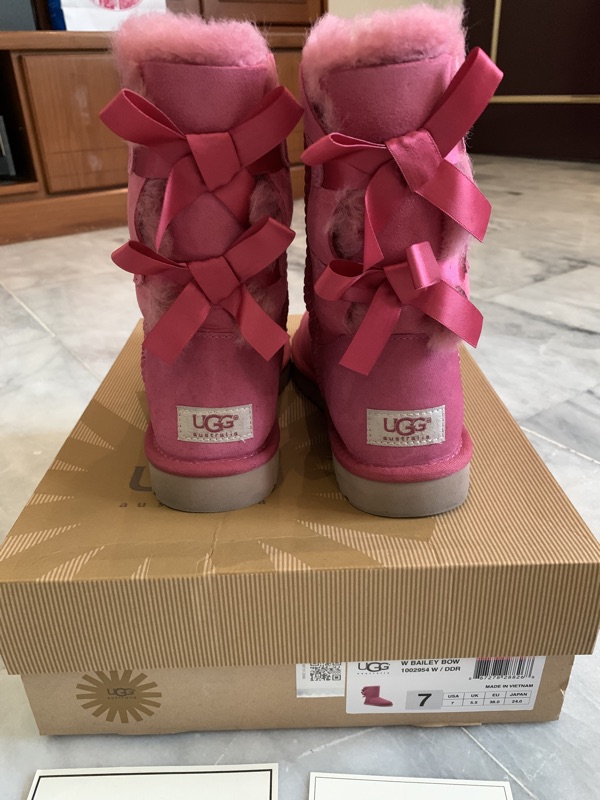 二手近全新UGG粉紅色蝴蝶結雪靴| 蝦皮購物