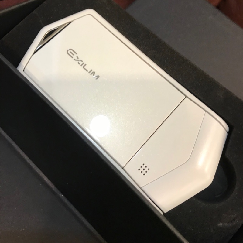 Casio Tr70二手相機 白色自拍神器 過保9.5成新自售 公司貨 美顏相機含記憶卡含運