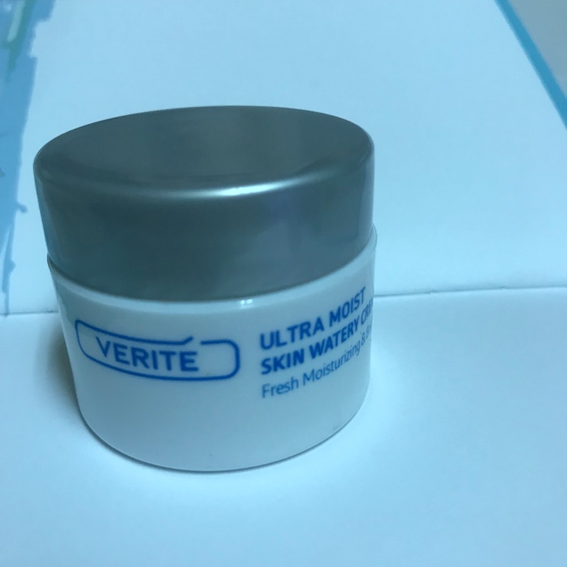 Verite 五合一保濕化妝水25ml+保濕面霜20ml