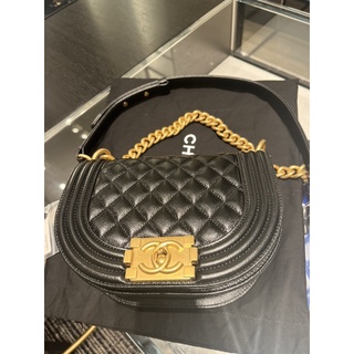 香奈兒 Chanel 經典BOY最最最新款半月形斜背包 超難買 黑色金釦20cm 牛皮荔枝紋 現貨 限面交