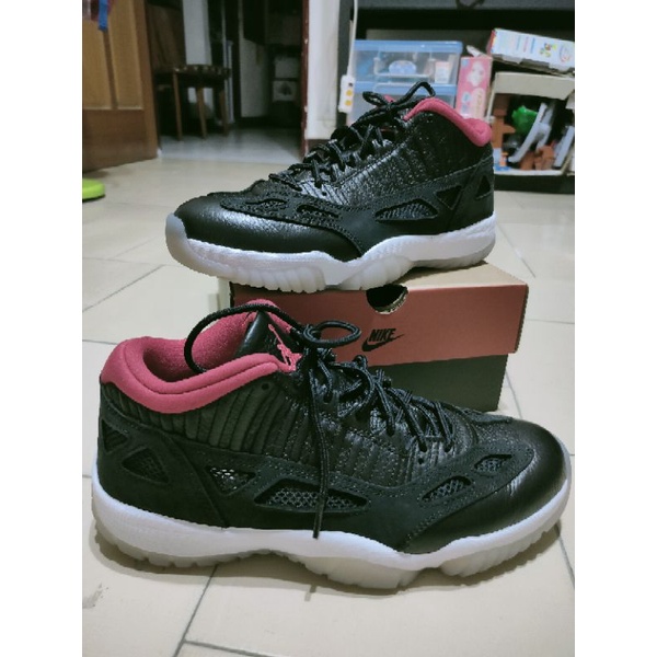 jordan 11 oow ie Bred,us:9