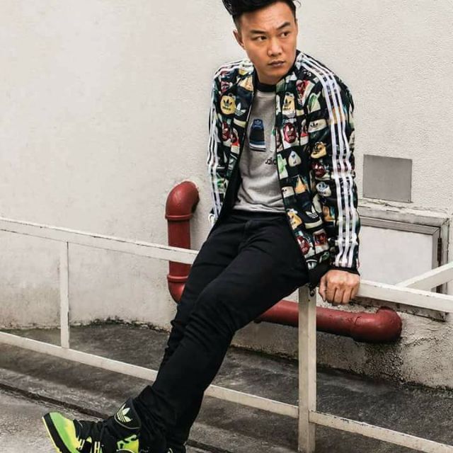 1折，穿過一次 Adidas  陳奕迅 正品三葉草外套 LOGO球鞋塗鴉款休閒男裝 時尚運動服裝 運動套裝