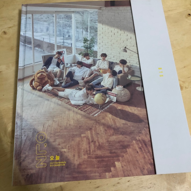 防彈少年團 BTS 今日오,늘 展覽會 寫真書