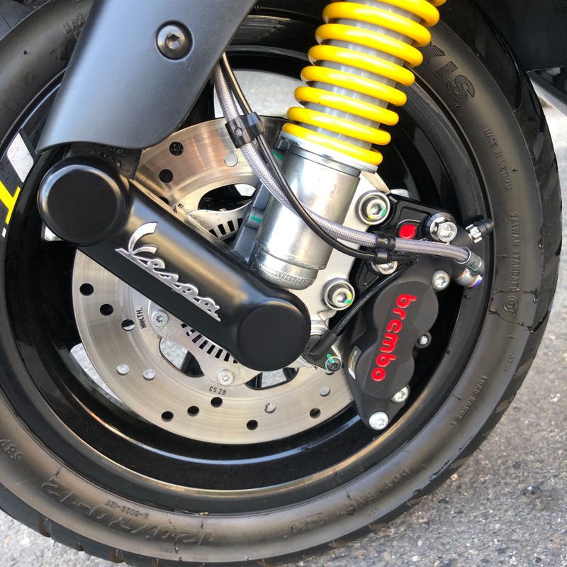 VOS偉士狗肉車坊-Vespa Brembo 對四黑底紅套餐 GTS GTV 春天衝刺 LX LT S