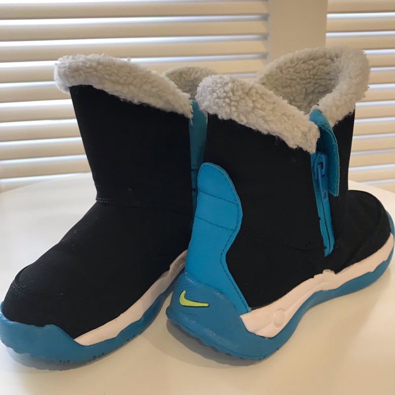 8成新正版nike童鞋防潑水雪靴（17cm)售499