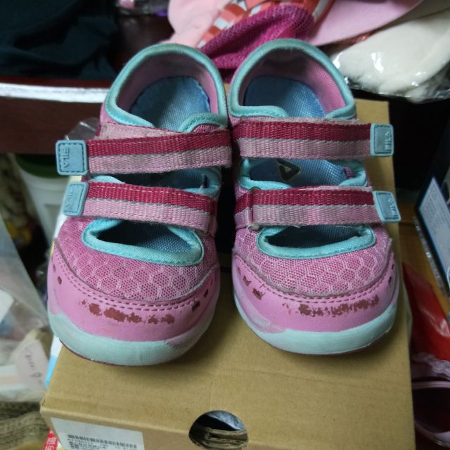Fila 粉色鞋子尺寸16