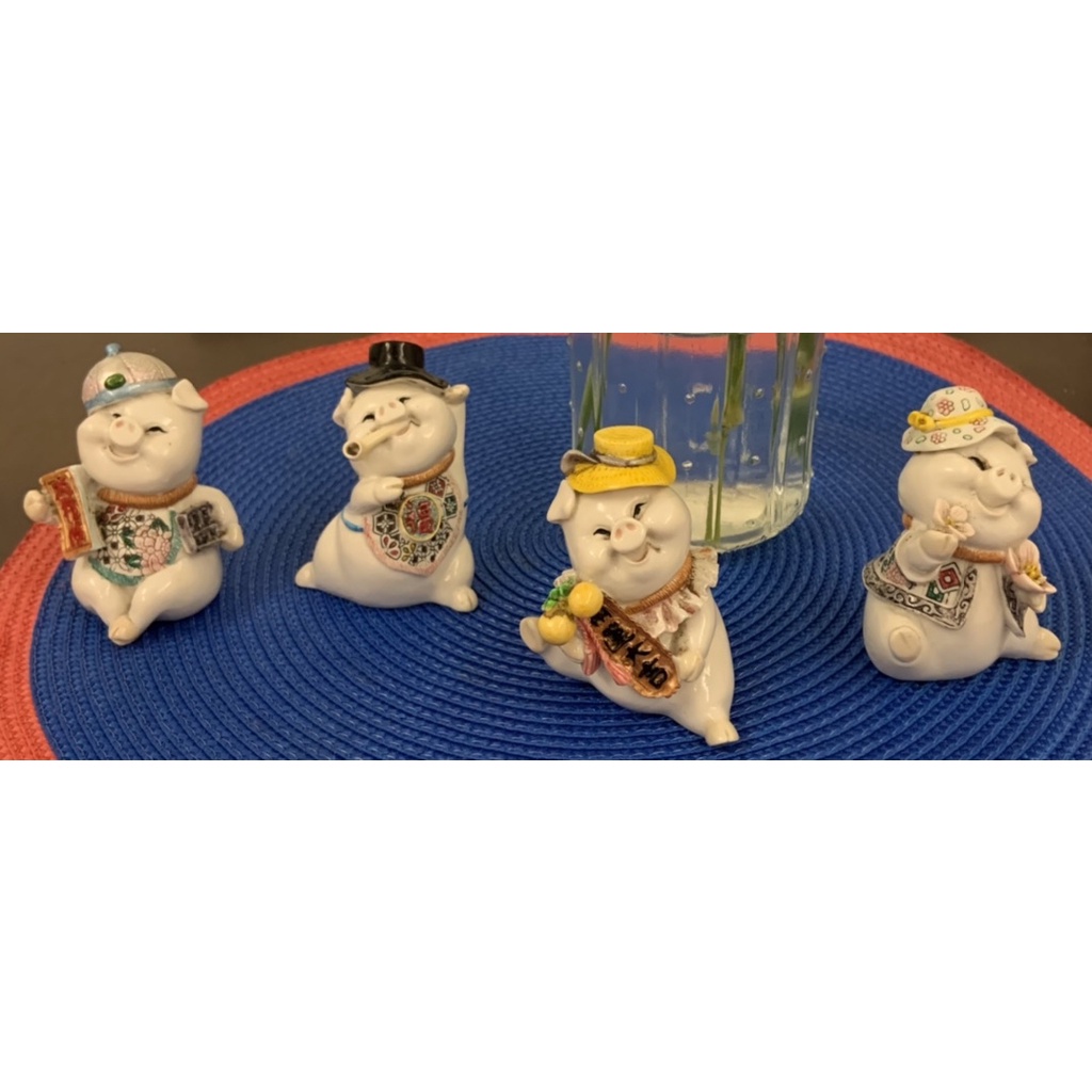 4隻福祿壽禧陶瓷豬擺飾 （4 lucky ceramic pig decoration)