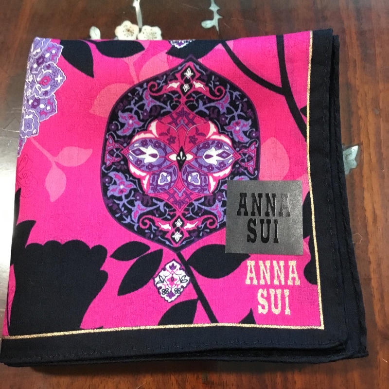 日本名牌手帕ANNA SUI51公分此條手帕已賣出。